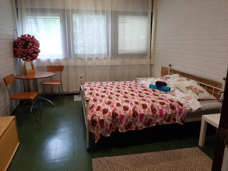 Twin Room with Shared Bathroom image 1