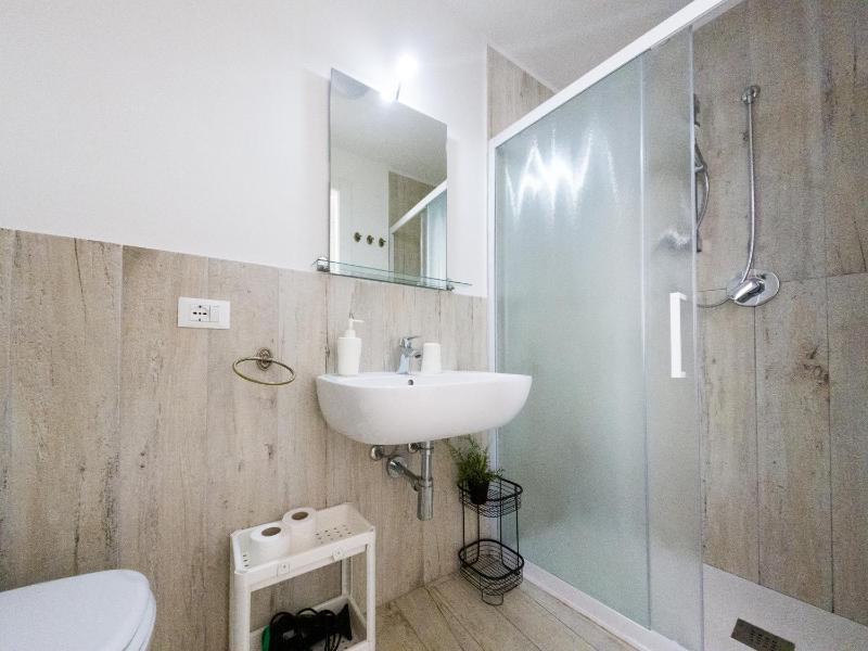 Double Room with Private Bathroom image 2
