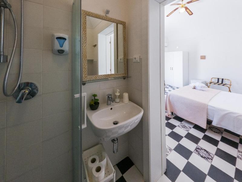 Double Room with Garden View image 2