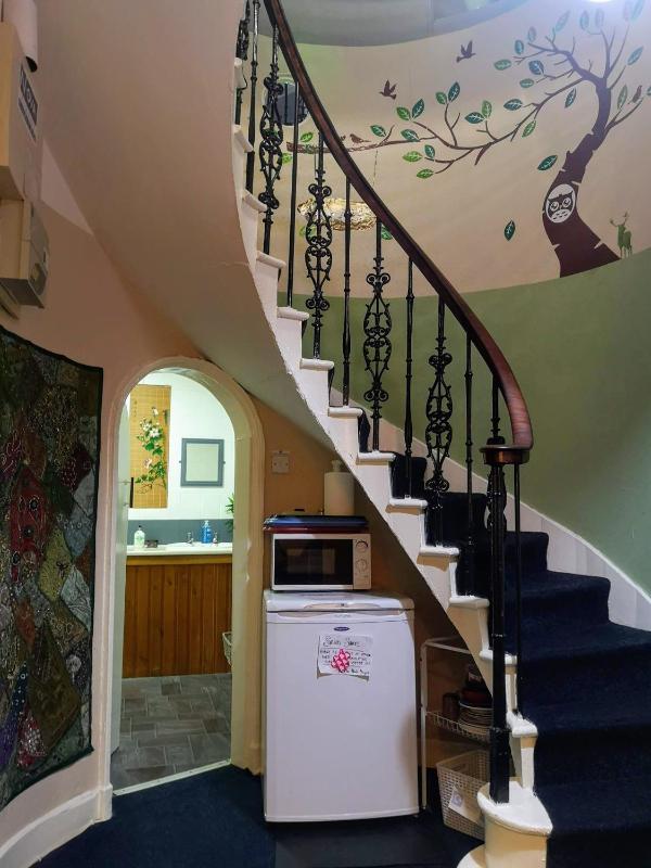 Twin Room with Shared Bathroom image 4