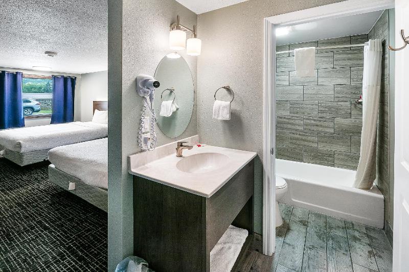 Standard Double Room image 3