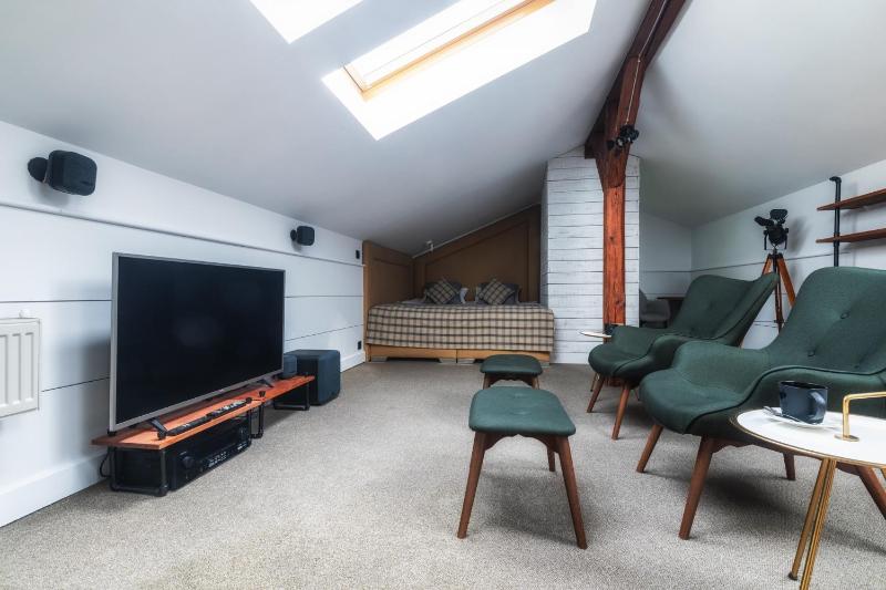 Superior Studio image 4