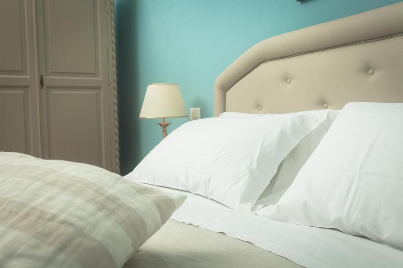 Deluxe Double or Twin Room with Sea View image 3