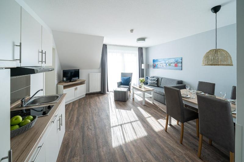 Holiday Flat with Balcony image 3