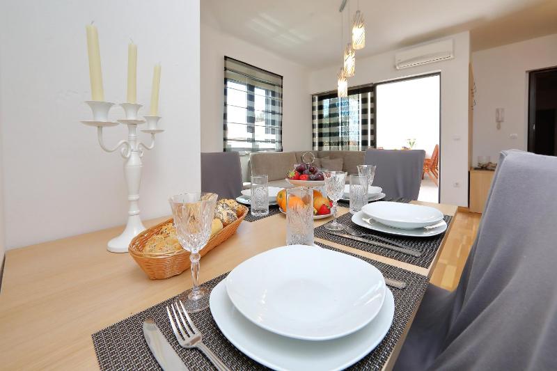 One-Bedroom Apartment image 2