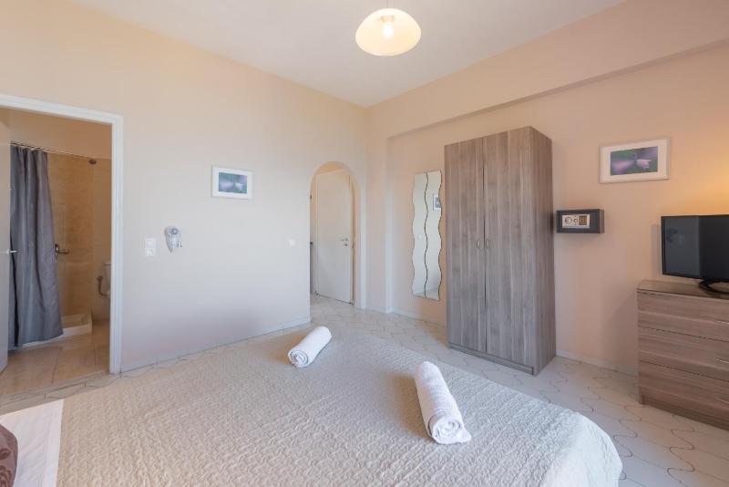 Studio with Sea View image 2