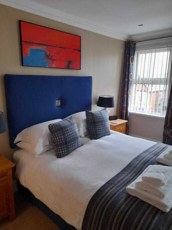 Deluxe Double Room with Shower image 3