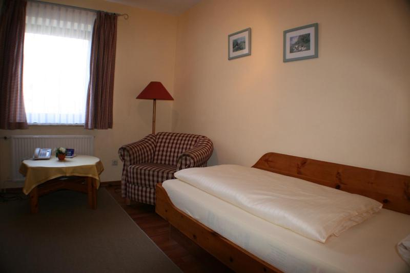 Single Room image 3