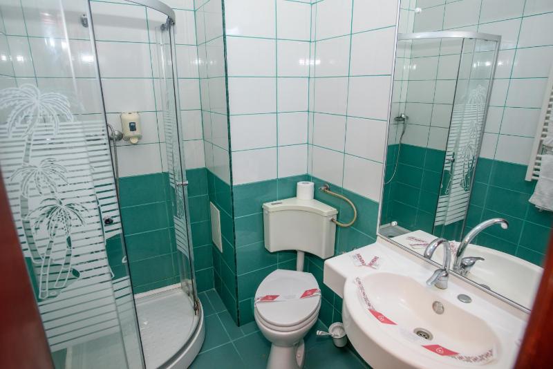 Twin Room image 3