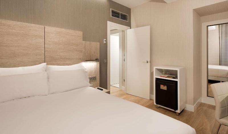 Standard Double or Twin Room image 2