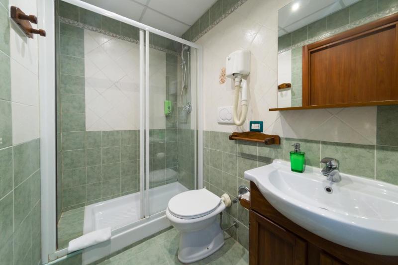 Double Room with Private Bathroom image 3
