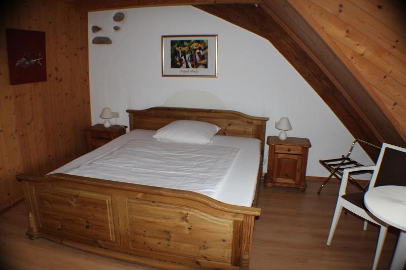 Double Room image 3