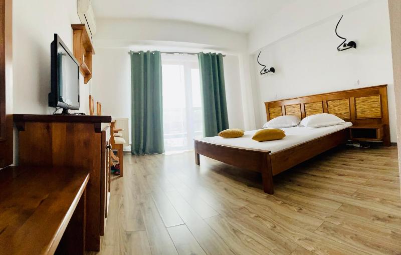 Queen Room image 3