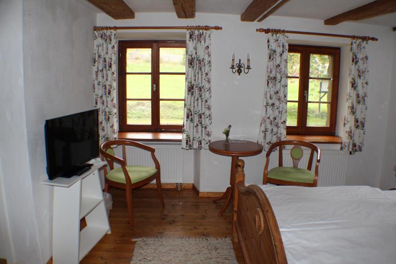 Family Room image 3
