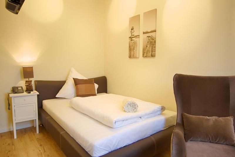 Comfort Single Room image 4