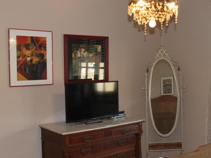 Standard Twin Room image 4