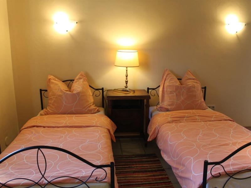Standard Twin Room image 3