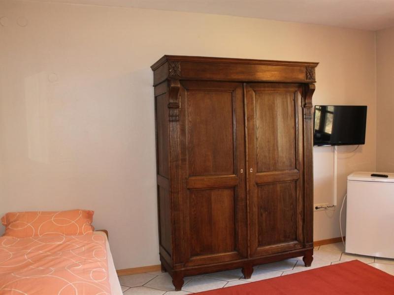 Family Room with Shower image 3