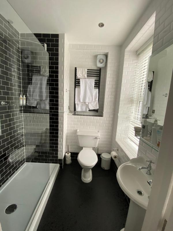 Deluxe Family Room image 3