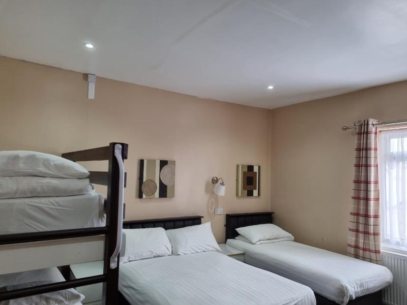 Family Room (Sleeps 4) image 2