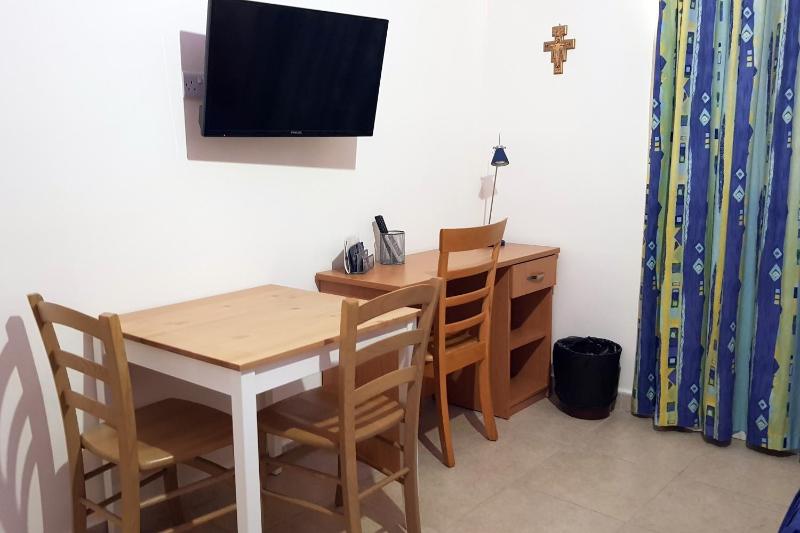 Double or Twin Room image 3