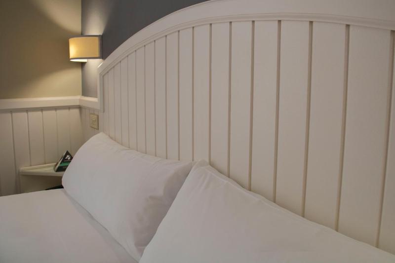 Single Room image 2