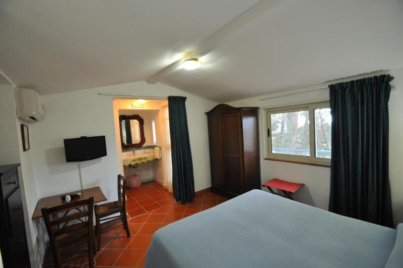 Comfort Double or Twin Room with Garden image 3