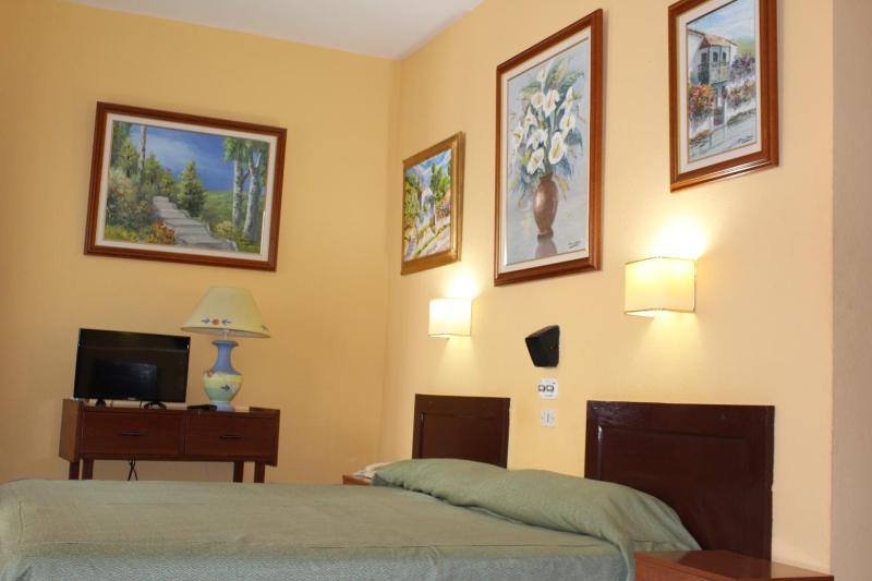 Double Room image 4