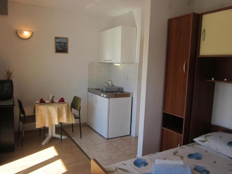 Studio Apartment in Hvar Town with Sea View Balcony Air Conditioning Wi-Fi (3666-1) - image 3