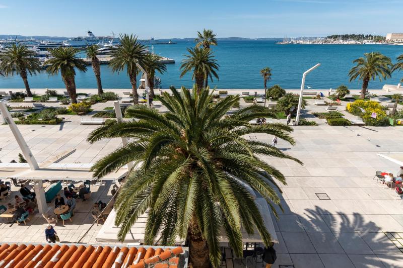 Double Room with Sea View image 4