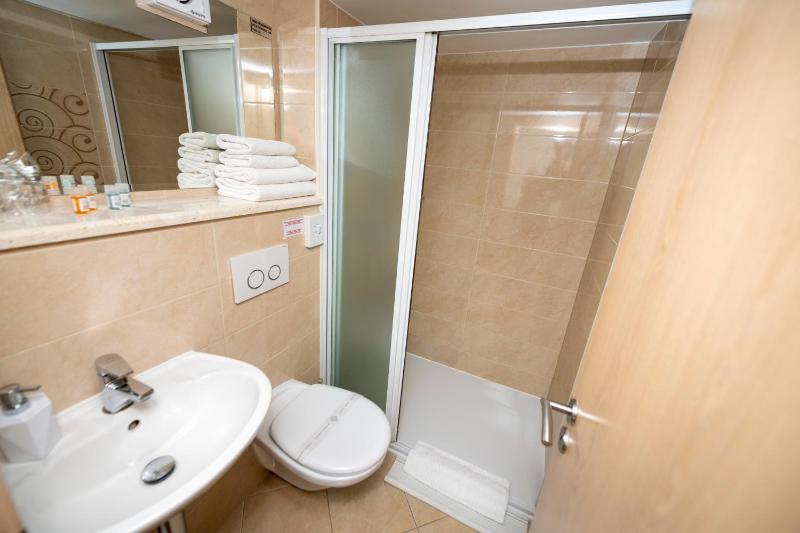 Double Room with Sea View image 2