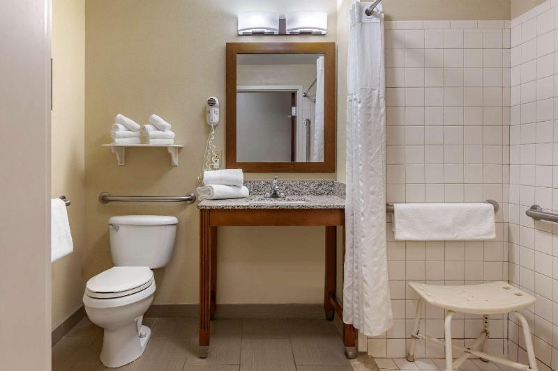Queen Room with Two Queen Beds - Accessible/Non-Smoking  image 2