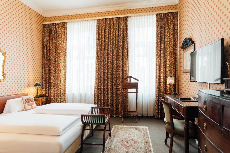 Double Room image 4