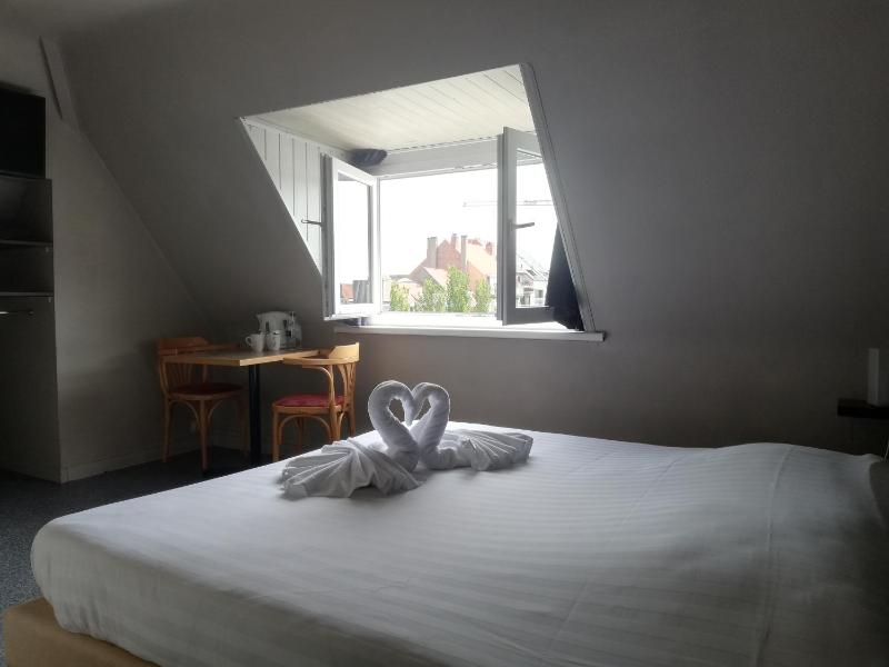 Standard Double Room image 2