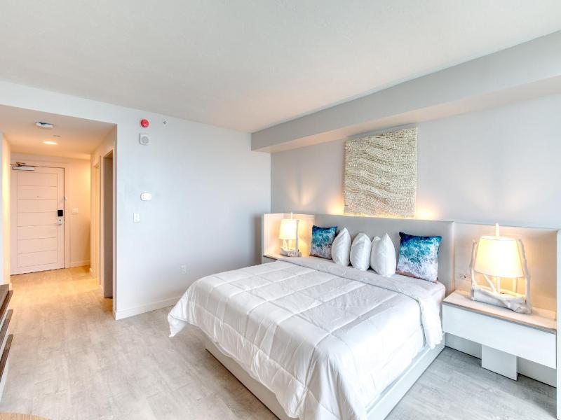King Room with Ocean View image 4