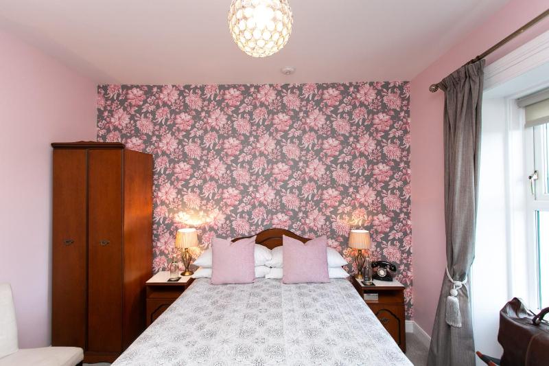 Classic Double Room with Shower image 2