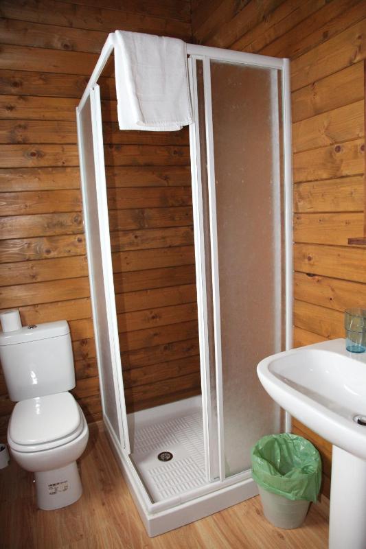 One-Bedroom Bungalow image 3