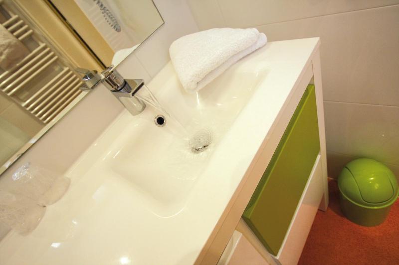 Single Room image 2