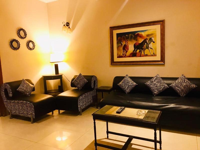 2 Bed Flat - Sleeps 6 - Pets - Parking - Wifi - image 6