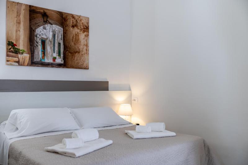 One-Bedroom Apartment image 4