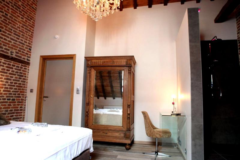 Standard Double or Twin Room image 4