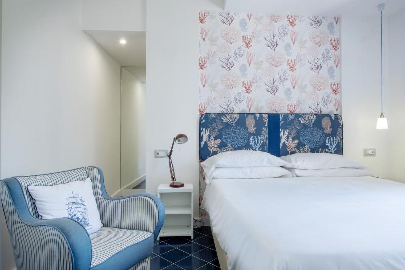 Deluxe Double or Twin Room image 4