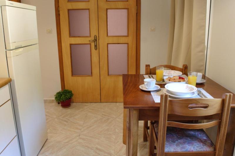 One-Bedroom Apartment image 4