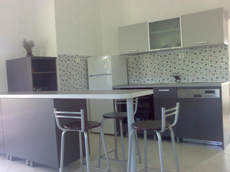 One-Bedroom Apartment with Terrace and Sea View image 3