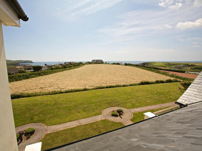 Ocean View Apartment - image 12