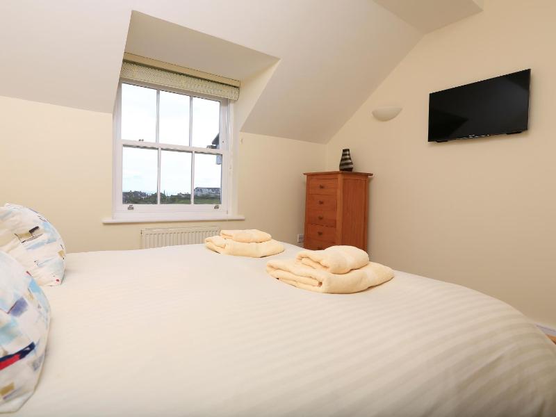 Ocean View Apartment - image 25