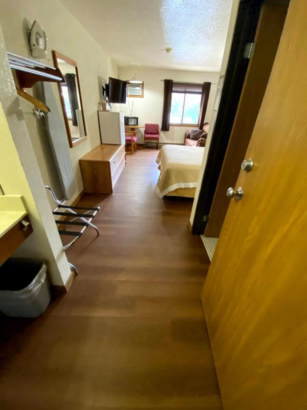 Queen Room image 2