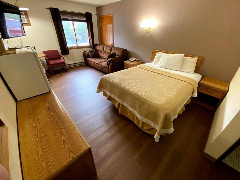 Queen Room image 4