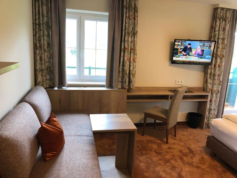 Deluxe Double Room image 4