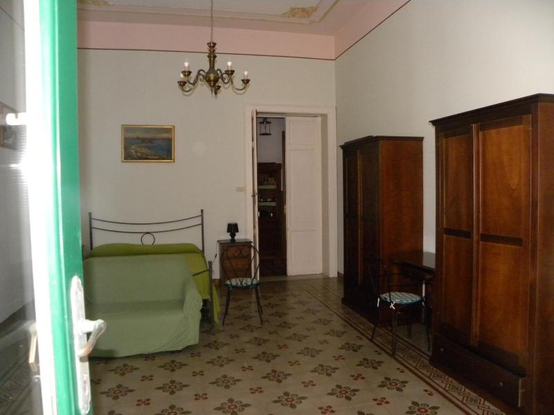 Studio with External Kitchenette image 4